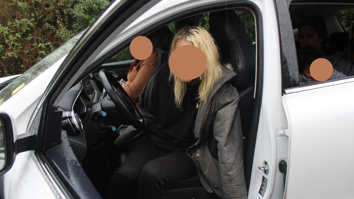 Švédka na kokainu vezla v osobním autě na D1 dvanáct migrantů